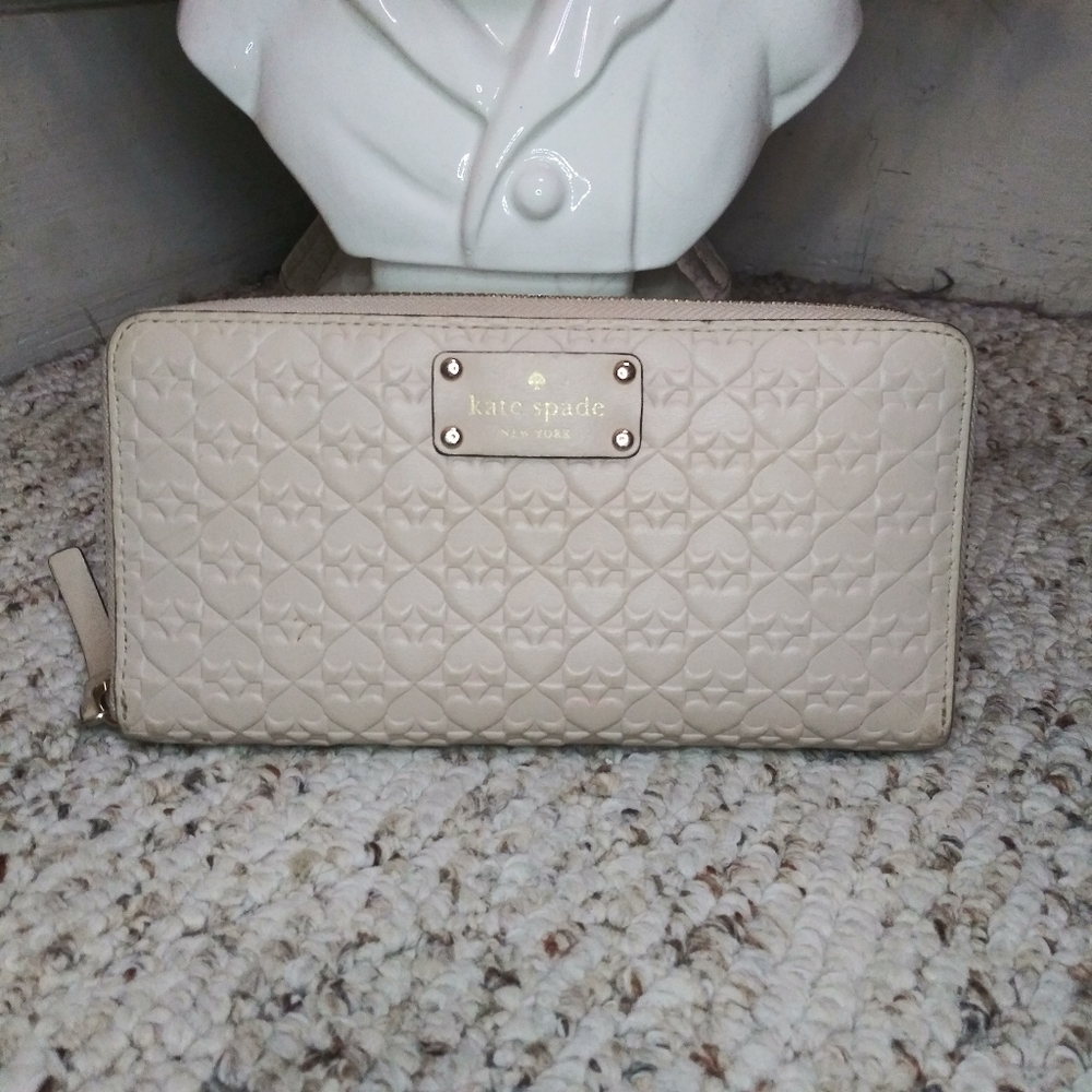 Kate Spade Cream Leather Three Dimensional Spade Patterned Zip Around Wallet - Picture 13 of 13